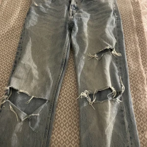 Jeans från Zara - Jeans från Zara Strl 34 Nypris 399kr