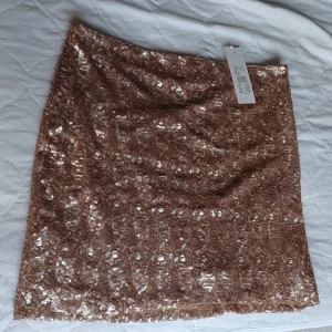Glitter kjol - Snygg oanvänd glitterkjol. Kostat 399