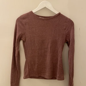 Tröja  - Tröja från Nelly Trend i gammalrosa färg, storlek  S