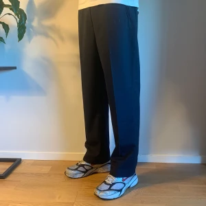 Svarta Kostymbyxor  - .