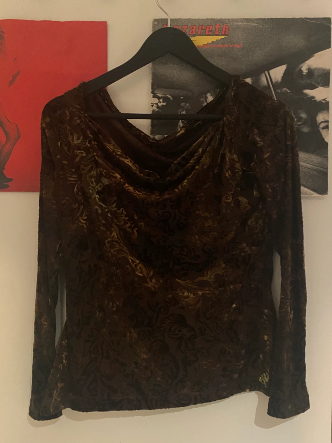 Unik off shoulder tröja