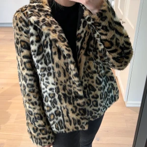 Leopard jacka  - Gosig leopardmönstrad jacka i storlek small!❤️