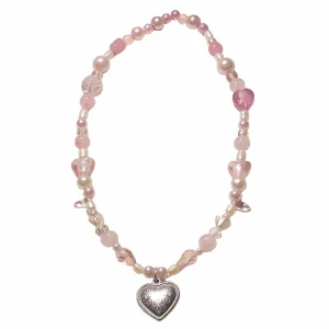 pärlhalsband  - väldigt fint handgjort coquette/dollette inspirerat halsband gjort med ett asortiment av olika pärlor som glas, sötvattenspärlor och rosenquarts 💌🦢🎀🫖