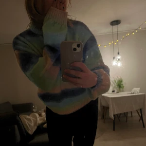 Stickad tröja  - Säljer denna fina tröja