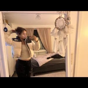 North face - säljer min north face jacka, köpte för 1 år sedan för 2,500 men säljer för 1,400. Storlek S använd kanske 4 gånger🥰