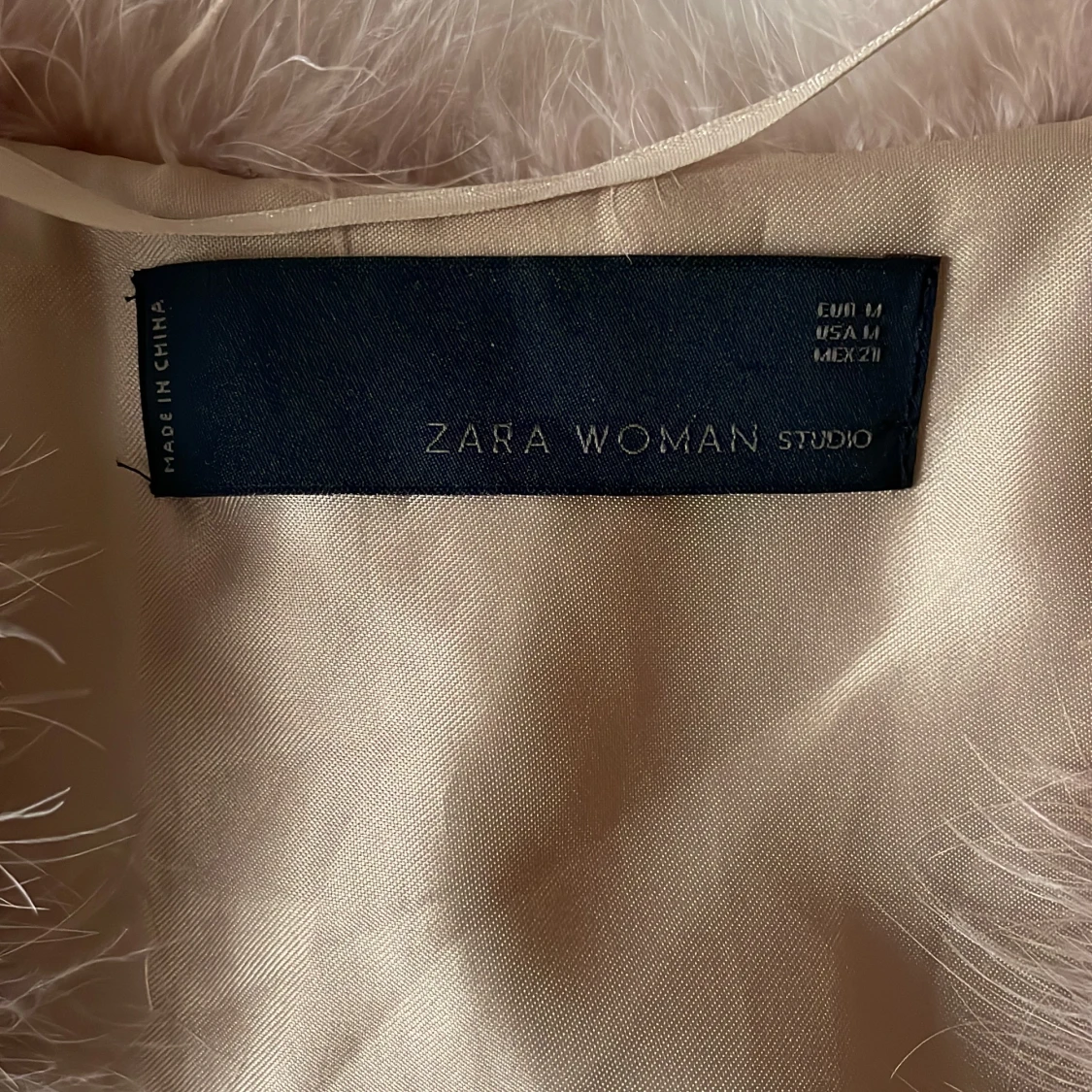 Glammig fjäderväst i rosa, Zara Woman Studio - 90