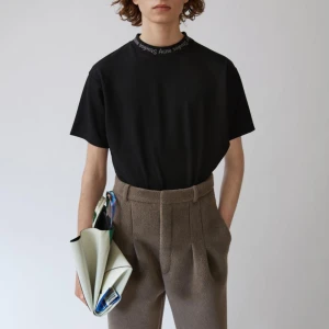 Acne Studios - Navid T-shirt (S) - Oversized navid T-shirt från acne studios.  Small/medium Knappt använd  Säljer även en identisk vit knappt använd. 