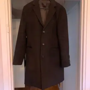 Superb condition smart black overcoat from M&S in size M 50 SEK delivery 