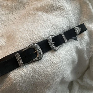 Midjeskärp - Supersnyggt midjeskärp att ha över kavajer osv! Oanvänd 