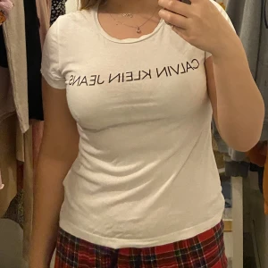 Vit Calvin Klein T-shirt storlek S - Äkta Calvin Klein
