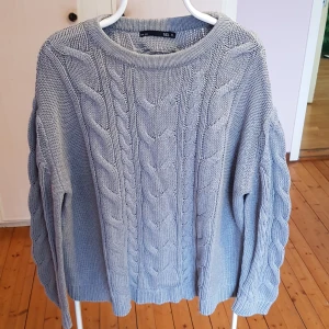 Tjock tröja - Tjockare tröja i grå/grön färg. Storlek XL