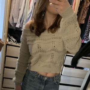 Only tröja - Jag säljer denna jättefina tröja från only💞 Köpte den för någon månad sedan, men den har tyvärr inte kommit till användning💕