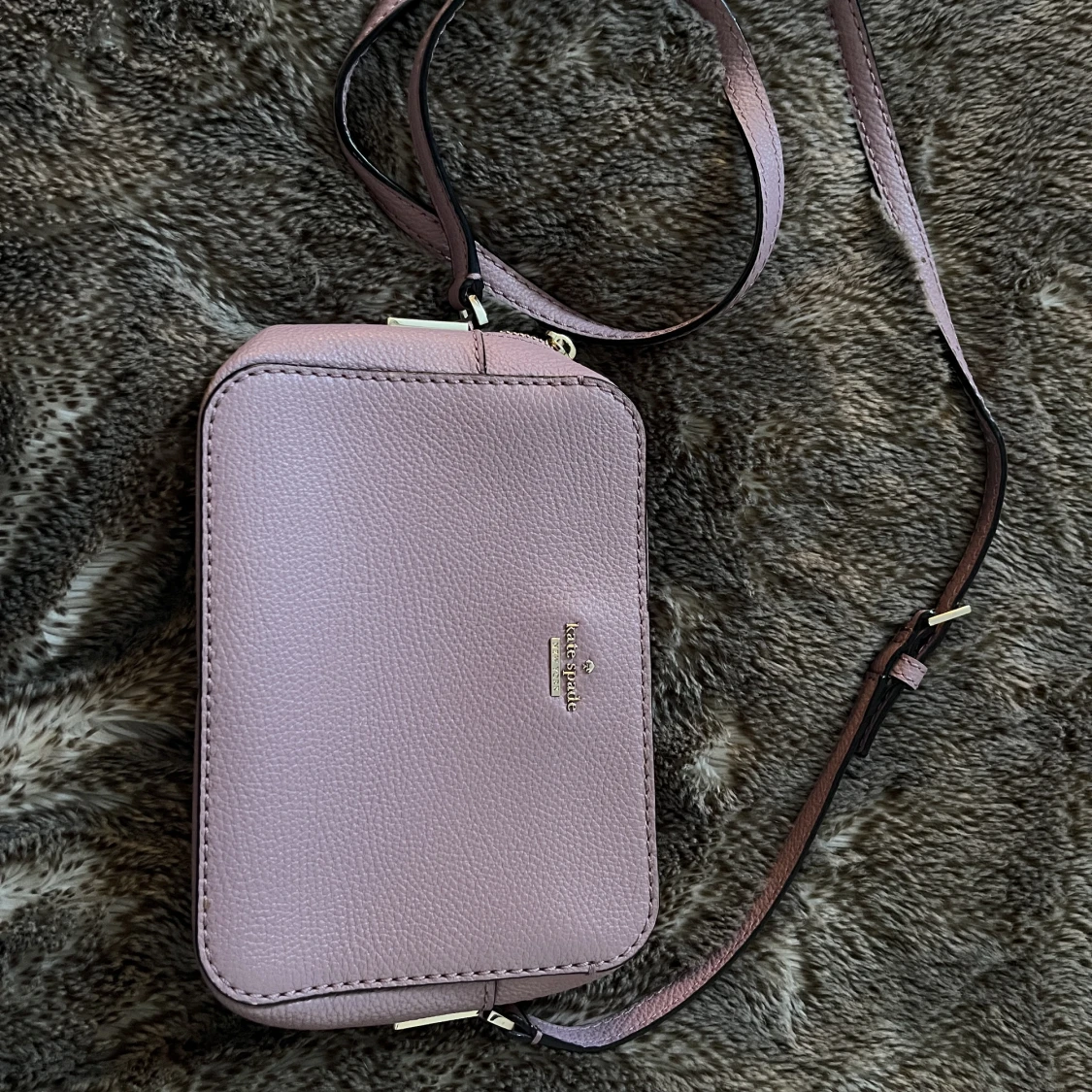 Kate spade new york axelramsväska