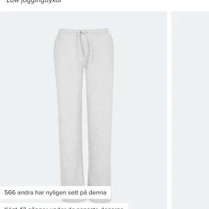 Storlek xs - Säljer dessa fast dom utan snörning i xs eftersom de är lite korta på mig som är 167💓 frakt 66 ungefär 