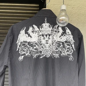 Swag skjorta - Bra skick, köptes secondhand så säljer billigt. Passar M-L på killar rätt slim. Ställ frågor om det undras något! 💯💯💯