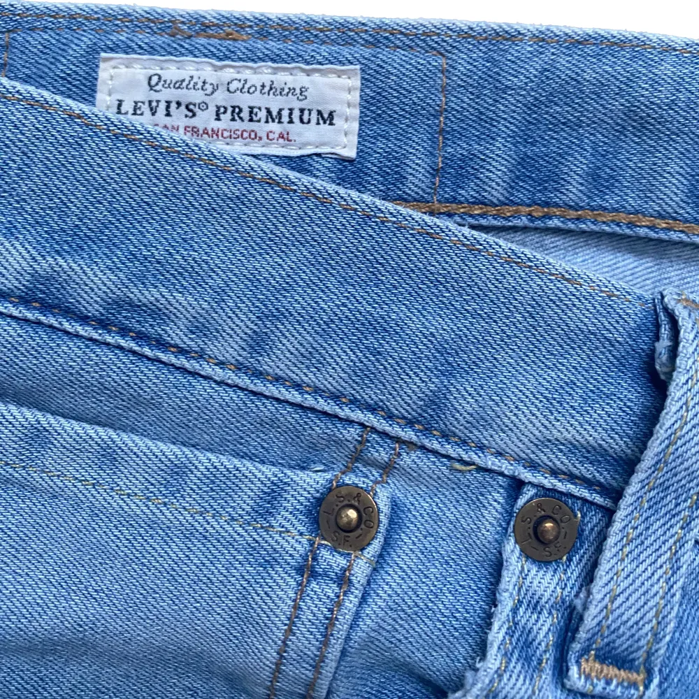 Exklusiva Levis byxor utan några defekter. Nypris 1099kr. Mitt pris 350 eller högst budande. . Jeans & Byxor.