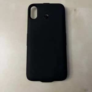 Batteriskal - Batteriskal är det perfekta valet till dig som vill förlänga batteritiden på din iPhone X/XS. Batteriskalet är i mycket fint skick inga tecken på användning, använt bara 2 gånger. Kapacitet på 3000 mah. 