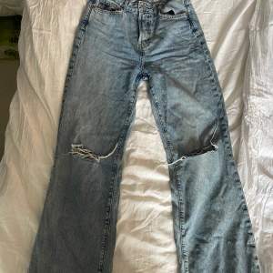 Super fina jeans från Bikbok. Knappt använda så i fint skick Ord pris: 599kr
