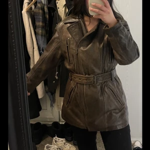 Super snygg vintage läderjacka  - Super snygg vintage läderjacka.  Stl S-M 💕