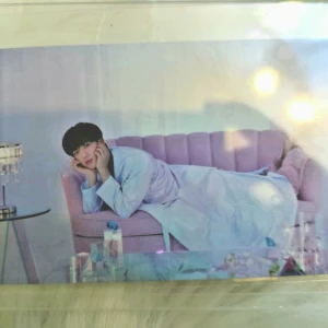 Jin be photocard  - I'm selling cuz I have duplicates, it comes well protected with 2 sleeves, a hard one and a soft one.  Possible exchange for other cards, I'm an ot7, chat for suggestions and info. Price is very possible to negotiate. 