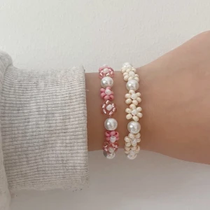 49 kr  - Fina armband för 49 kr styck. 