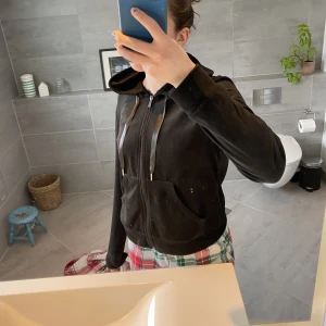 Gina tröja  - En jätte fin Gina tröja som nt kommer till ansvällning längre då jag använder andra tröjor men den är jätte skön 💕 och jätte fint skick 💕