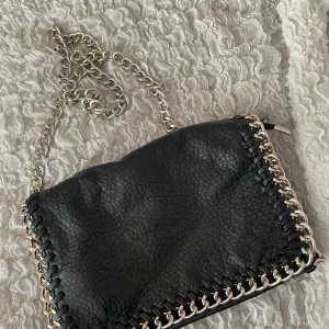 Tiamo väska - Väska från tiamo med kedja, fint skick.