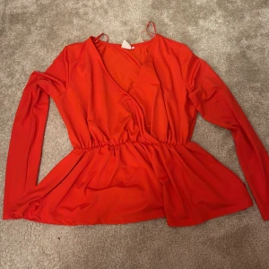 Blouse - En jätte snyggt och skönt blouse dom är aldrig använt. Jättefint skick.