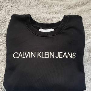 En svart Calvin Klein tröja, använt fåtal gånger. 