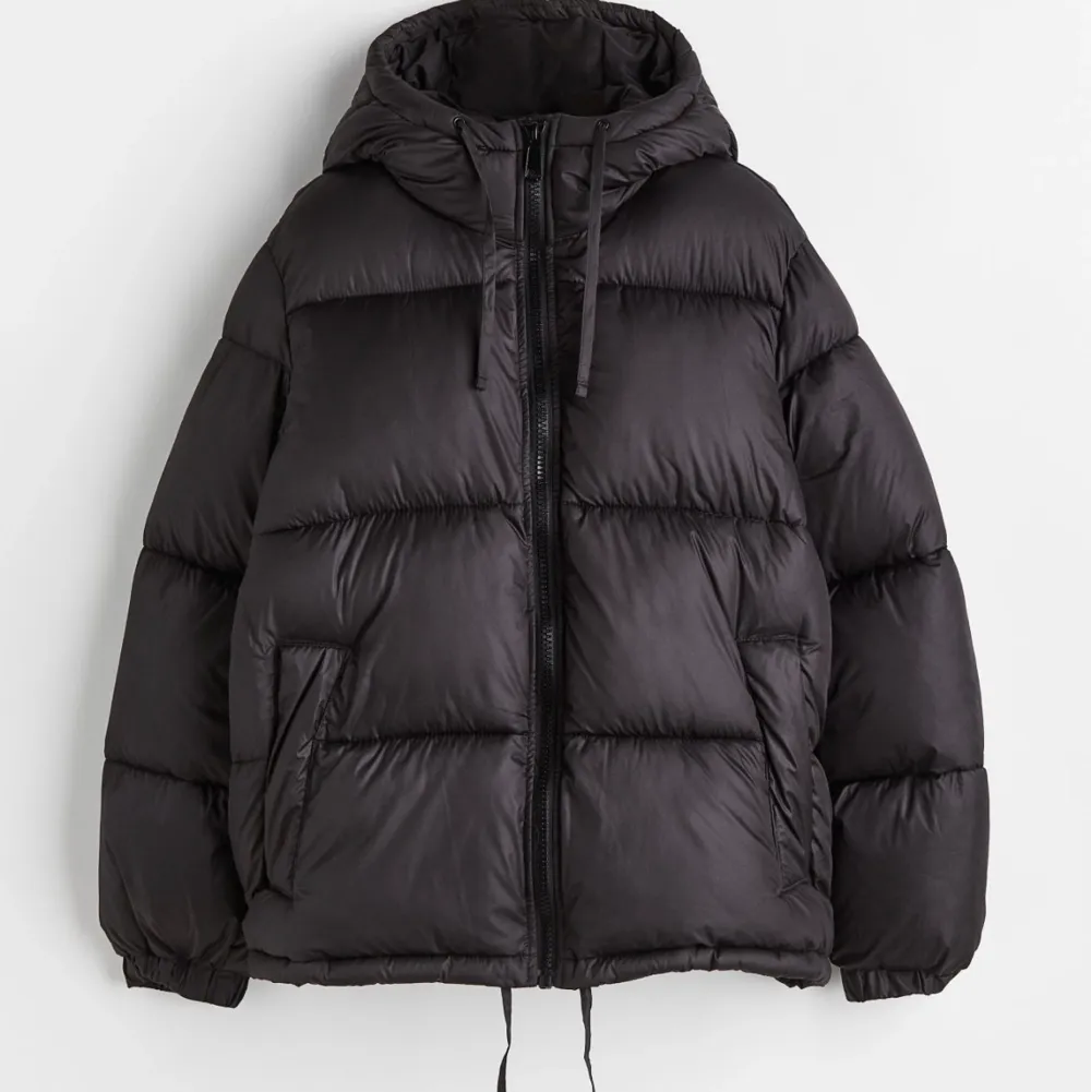 Säljer den här jackan ifrån hm användes förra vintern skriv för fler bilder💕köp direkt för 400. Jackor.
