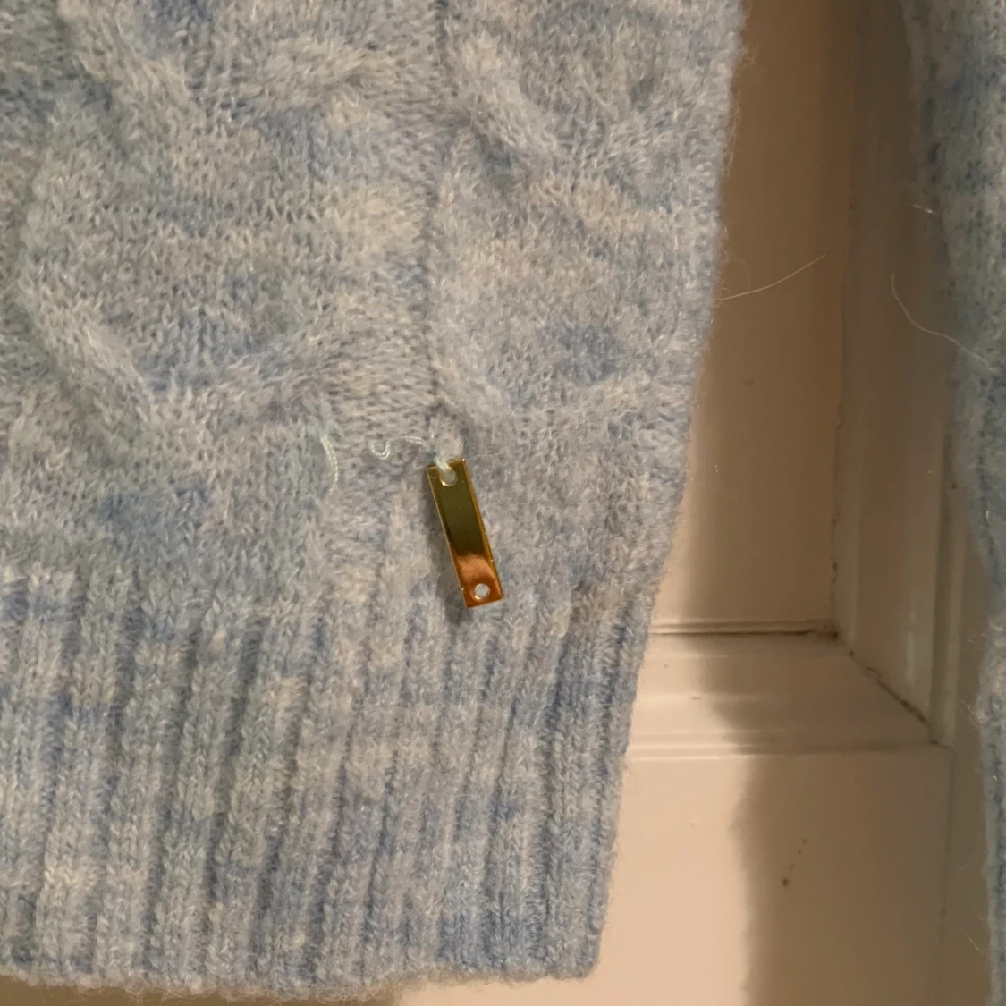 Ljusblå stickad turtleneck - 90