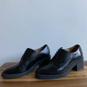 Elegant COS black leather Oxfords. Perfect for workwear. In good condition, hardly worn. One shoe has a small thread that came lose along the edge and another has light scuff marks that are not very visible. 