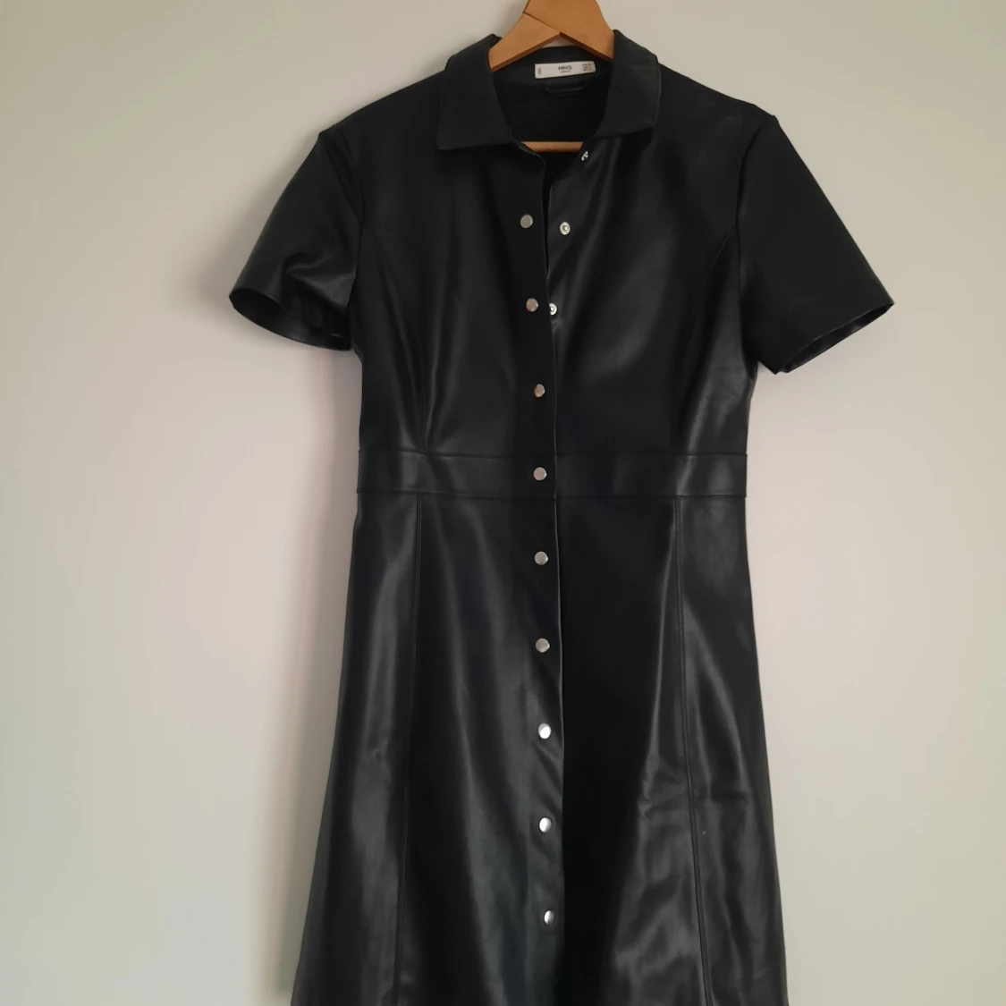 Skinnklänning mango