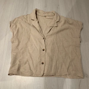 Linne skjorta  - Jätte fin linne skjorta! Använd en gång, stl 36, 80kr+frakt 