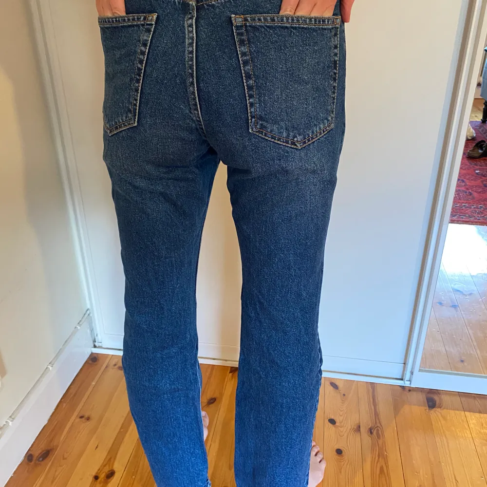 Höga jeans från monki . Jeans & Byxor.