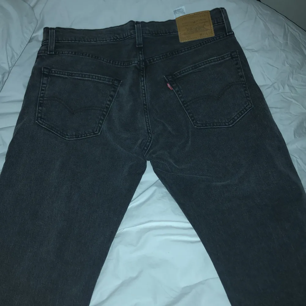 Oanvända, köpte För liten storlek och gick inte lämna tillbaka  W33 L34.  Vid snabb affär kan jag möjligen sänka priset lite. Jeans & Byxor.