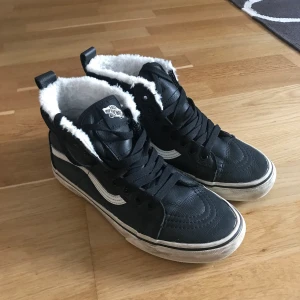 Fordrade Vans storlek 38,5 - Fodrade Vans som endast är använda en vinter Storlek 38,5 Nypris 1100kr