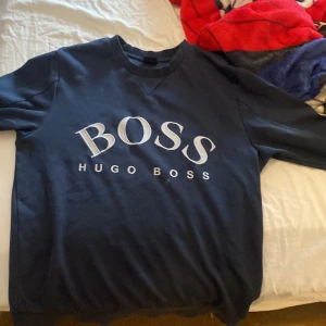 Hugo boss tröja  - Hej säljer denna tröja bra skick nypris 1100kr säljer för 500 
