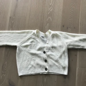 Kofta - Fin vit kofta från Lindex. Använd ca 10-15 gånger.