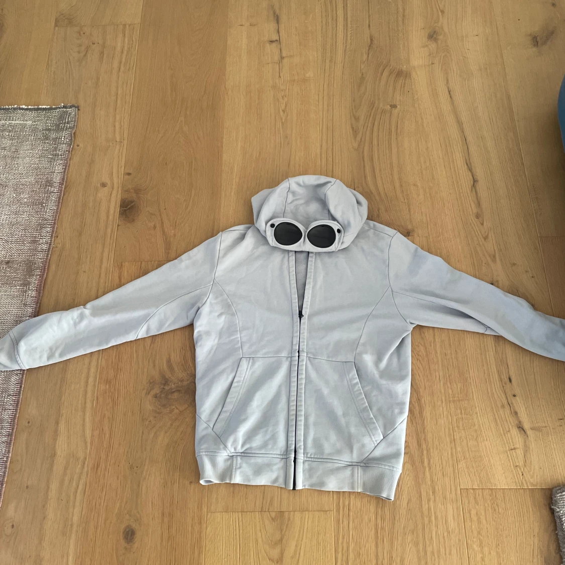 Light Blue CP company hoodie med dragkedja