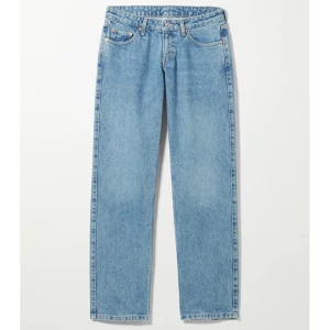 Weekday arrow jeans - Säljer dessa ”Arrow Low Straight Jeans” från Weekday. Fick de i present men de passade tyvärr inte mig. Så de är helt nya med lapp kvar. Kontakta mig privat för fler bilder eller frågor! 🥰