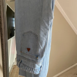 A brand jeans - Säljer nu mina 94 high straight A brand jeans då de inte kommer till användning längre. Jeansen är i storlek 29 och de passar mig som vanligtvis är en storlek 38-40 på jeans. Köparen står för frakt. Klicka inte på köp direkt utan hör av dig i dm