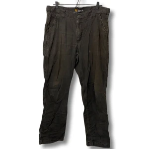 Vintage Carhartt Byxor - vintage carhartt byxor. riktigt nice fit. storlek 36x32. okej vintageskick.