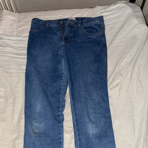Jeans marinblåa  - Ganska använda men bra Skick