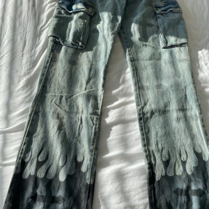 Aelfric Eden Jeans Byxor I storlek S  - Aelfric Eden Jeans Byxa i deras storlek 30 som motsvarar storlek S - Malmö - Ingen ångerrätt  - Upphämtning  - Ej använd  - Varumärke: Aelfric Eden - Köpt för dyrare men säljer endast för 589kr pga jag kan nt skicka tbx vara