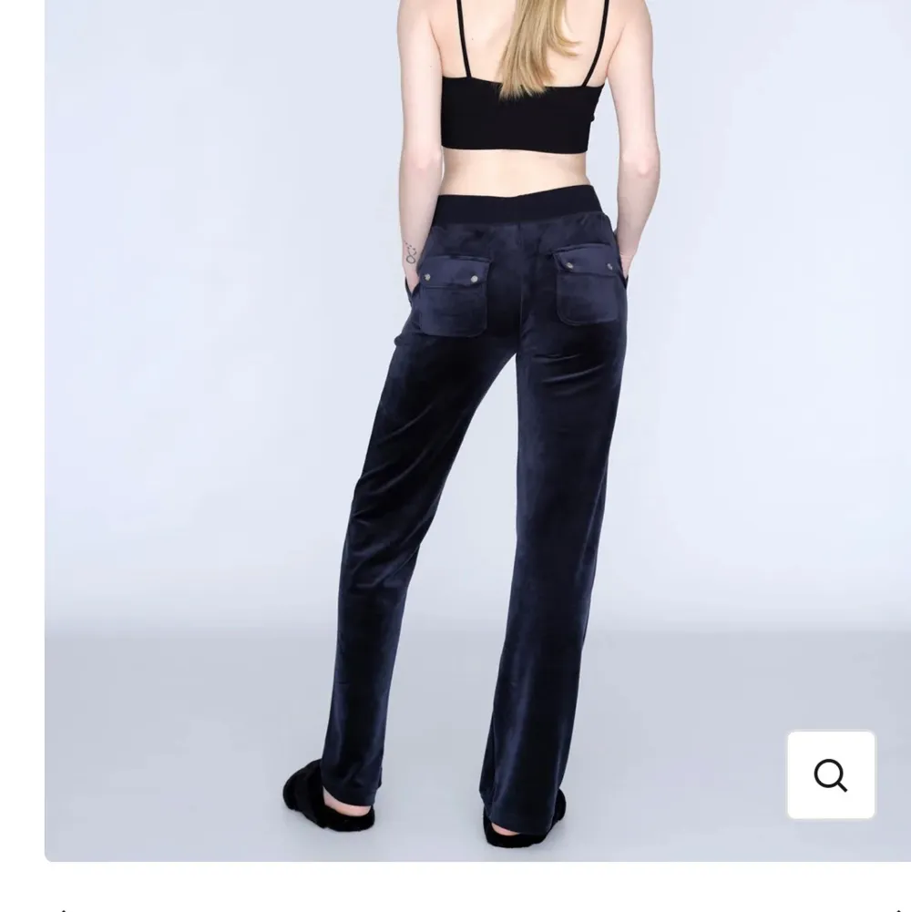 Säljer mina Night Sky Juicy Byxor. Köpta på juicys hemsida. Säljer pga att jag köpte fel storlek. Mycket bra skick👍🏼❤️. Jeans & Byxor.