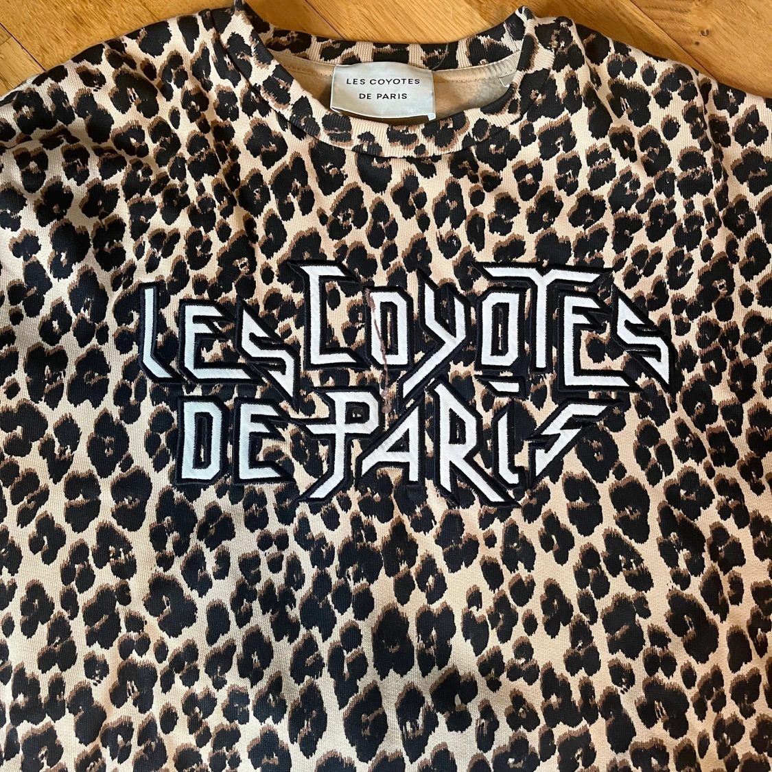 Leopardmönstrad märkeströja