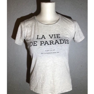 T-shirt - En t-shirt med tryck 