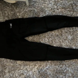 ICIW tights - Tights från I Can I Will. Använda en gång.  Säljes pga att de inte kommer till användning  Strl M men passar även en S 