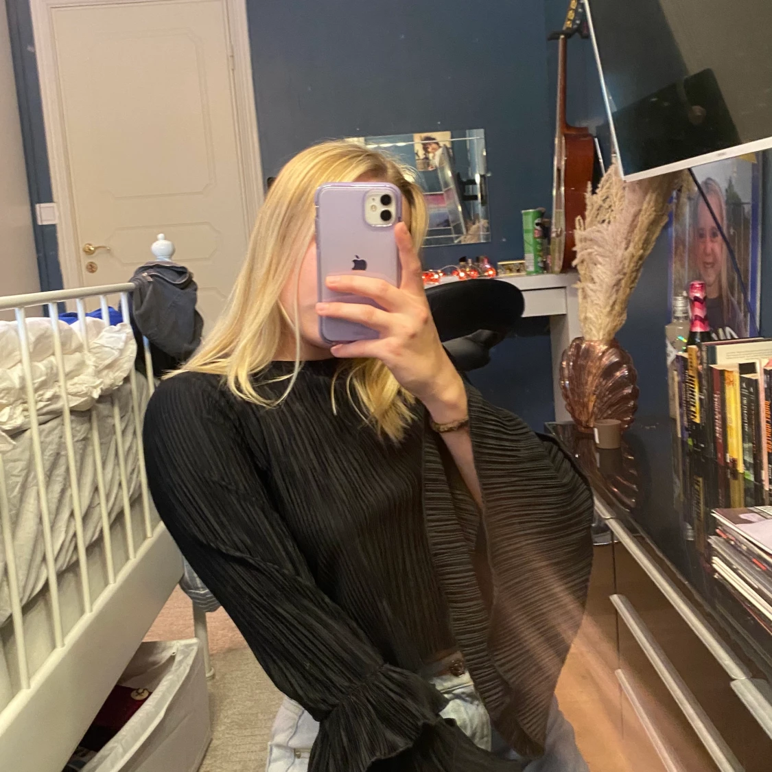 Topp med fladdriga ärmar